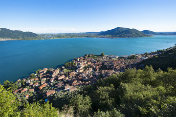 Fototapeta na wymiar Iseo Lake in Italy