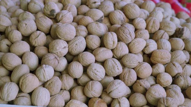 18185_Lots_of_Greek_walnut_on_dispay_in_the_market_stall.mp4