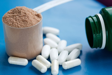 Sports nutrition with capsules and tablets.