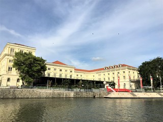 Boat tour in Singapore