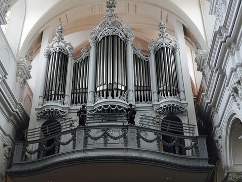 Pipe organ.