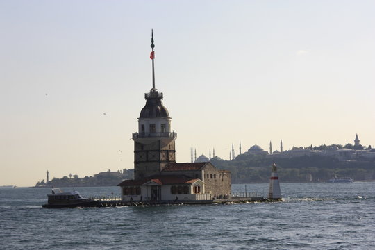 Vistas del Bósforo, orillas de Estambul, torre de la doncella