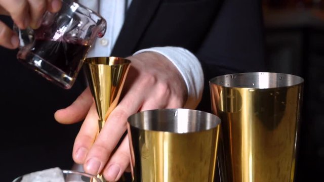 Drink making, barman 100fps, cocktail, barman, slow motion, alcohol