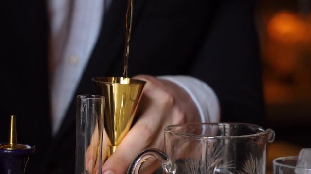 Drink making, barman 100fps, cocktail, barman, slow motion, alcohol
