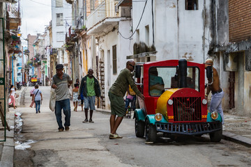 HABANA, CUBA-JANUARY 13: Old car on January 13, 2018 in Habana, Cuba. Old car on the city street