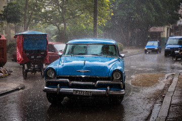 Obraz na płótnie Canvas HABANA, CUBA-JANUARY 12: Old car on January 12, 2018 in Habana, Cuba. Old car on the city street