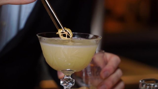 Drink making, barman 100fps, cocktail, barman, slow motion, alcohol