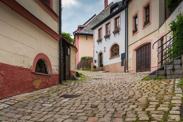 Die historischen Straßen von Loket am Fluss Cheb (Eger), Tschechien 