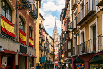 Obraz premium Many tourist sightseeing ancient city Toledo in Castilla la Mancha with Santa Iglesia Catedral.