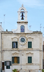 Fototapeta na wymiar Palazzo communale at Polignano