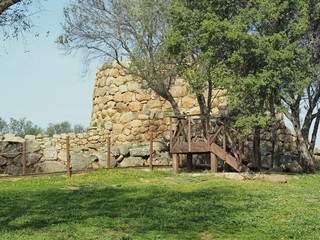 Nuraghe La Prisgiona bei Arzachena in der Provinz Sassari auf Sardinien 
