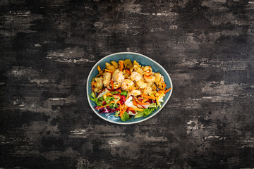 Seafood ​​tagliatelle cream sauce and vegetables