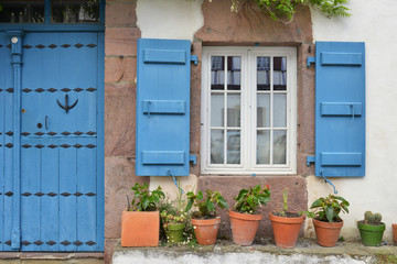 Façade de maison en Pays Basque,  département des Pyrénées-Atlantiques en région Nouvelle-Aquitaine, France