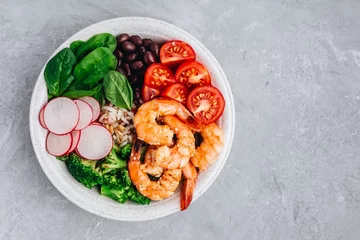 Gordijnen Shrimp Burrito Bowl with brown rice, spinach, radish, black beans, tomato and broccoli. © nblxer