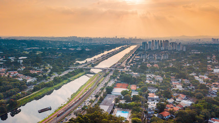 Entardecer na cidade