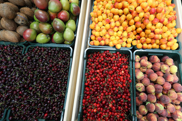 Counter with fresh fruit in the supermarket
