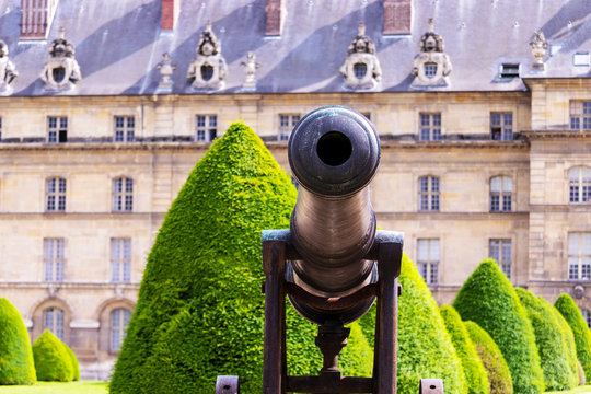 Kanone vor dem Invalidendom