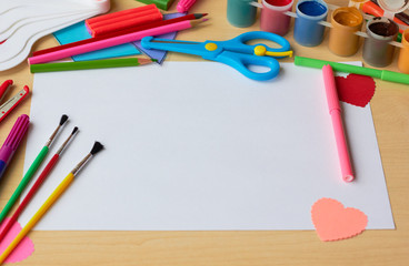 Accessories for the drawing lesson.