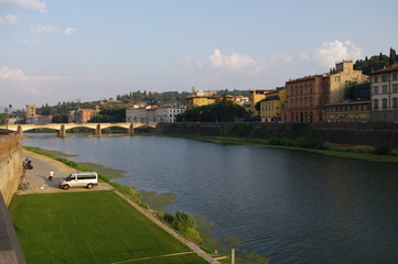 Fototapeta na wymiar Firenze,Arno,fiume,acqua,veduta,turismo,panorama,estate