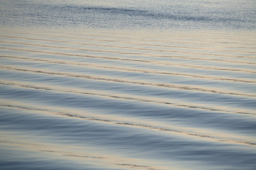 Fototapeta na wymiar Leichte Wellen im Meer