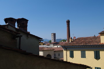 Fototapeta premium Lucca,Toscana,città,veduta,panorama,turismo,torre,ciminiera