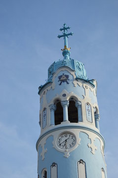 Modr&yacute; kostol - Bratislava vyzer&aacute;  NIEBIESKI KOŚCI&Oacute;ŁEK-  BRATYSŁAWSKIE SPOJRZENIA 