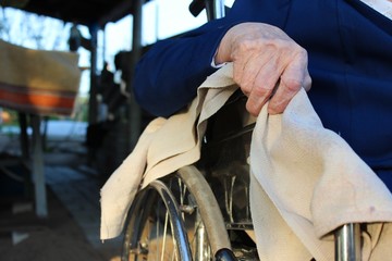 Obraz premium Senior woman in a wheelchair. In the courtyard