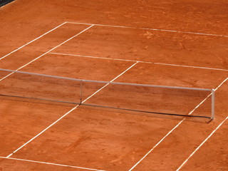 Court de tennis en terre battue, à Roland Garros, Paris (France)