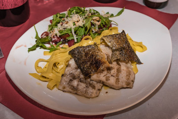 Gegrillte Forelle mit Tagliatelle