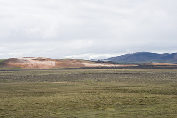 Landschaft rund um den Víti-Krater am Krafla Zentralvulkan (Geothermiezone) in Nord-Island