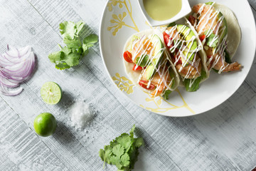 Tacos de camaron a la mexicana