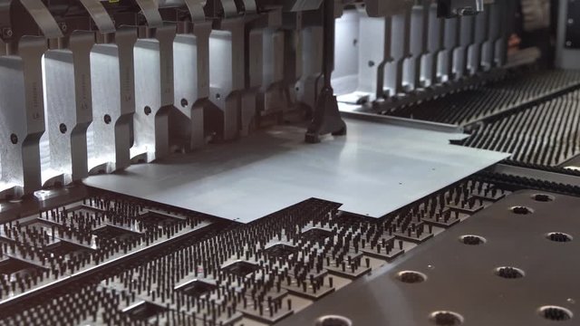 Automatically bending machine for metal sheet processing