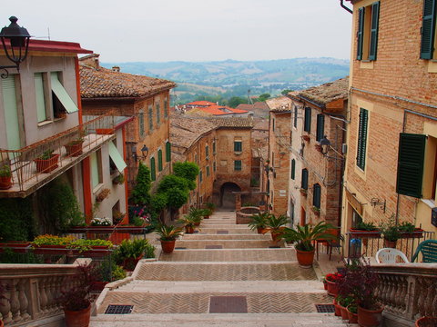ville de CORINALDO, r&eacute;gion des MARCHES, en ITALIE
