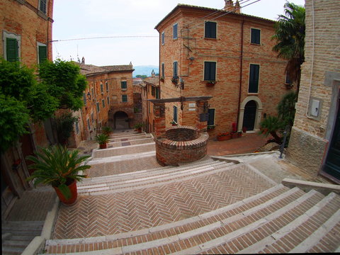 ville de CORINALDO, r&eacute;gion des MARCHES, en ITALIE
