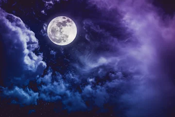 Crédence de cuisine en verre imprimé Nuit Ciel nocturne avec pleine lune lumineuse et fond de nature nuageux et sérénité.