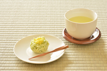 緑茶　和菓子  畳背景

