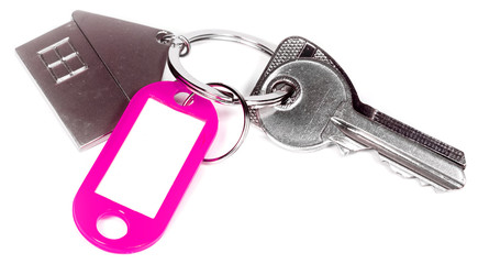 clés maison avec porte-étiquette rose 