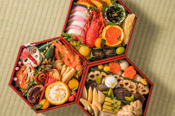 懐石料理　Traditional Japanese meal brought in courses