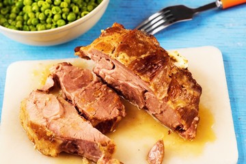 Baked pork meat, green pea.