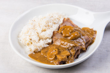 roast beef with mushroom gravy