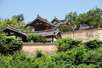 Fototapeta na wymiar Old traditional Korean unesco folk village hillside