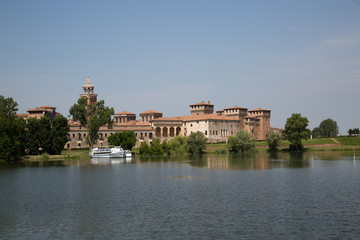 Fototapeta na wymiar Mantova, vista sul fiume Mincio