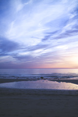 Romantischer Sonnenuntergang am Meer