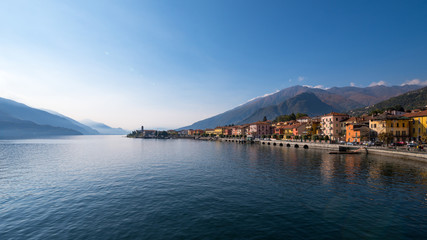     Blick auf Gravedona am Comer see in italien 