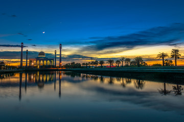 Fototapeta na wymiar Beautiful sunset of Central Songkhla Mosque, Thailand