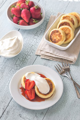 Cottage cheese patties with whipped cream
