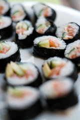 Sushi Lachs und Avovado closeup