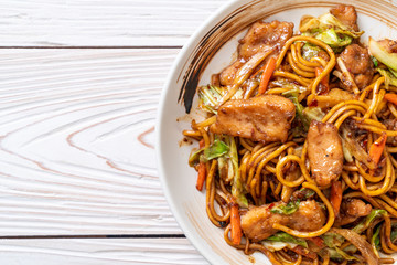 stir-fried yakisoba noodle with pork