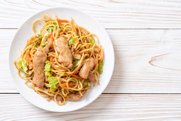 stir-fried yakisoba noodle with pork