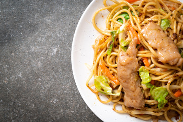 stir-fried yakisoba noodle with pork